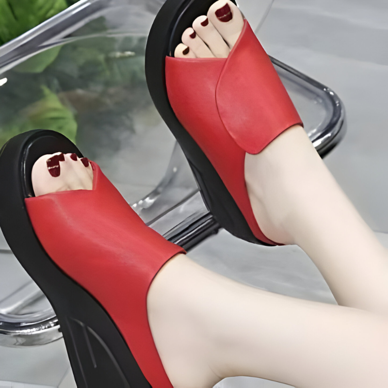 Red (Almost sold out) / 11 (42EU)