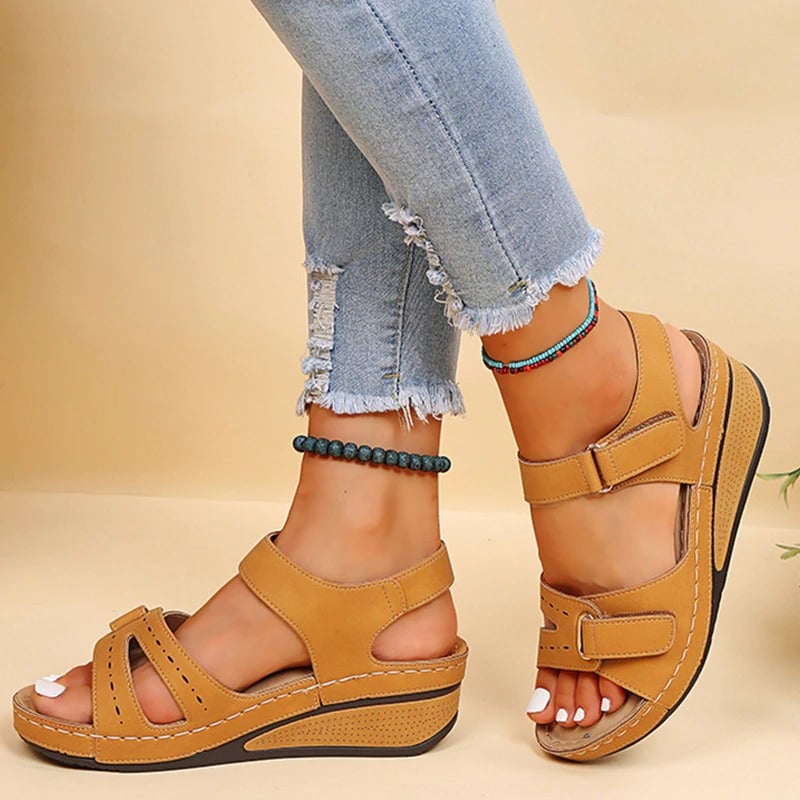 Yellow / 12 (EU43) / Wide Fit