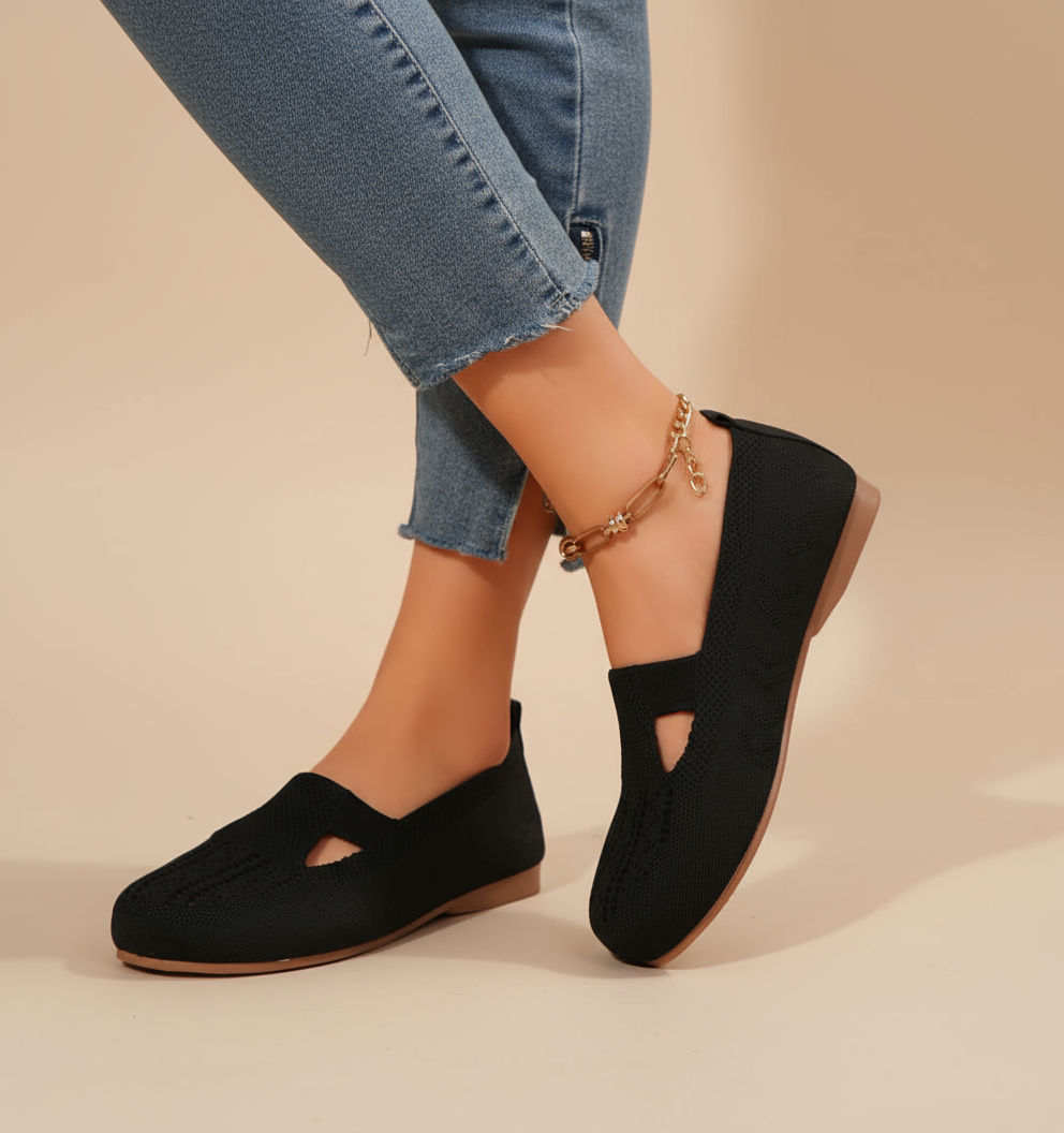 Black (Almost sold out) / 10 (41EU)
