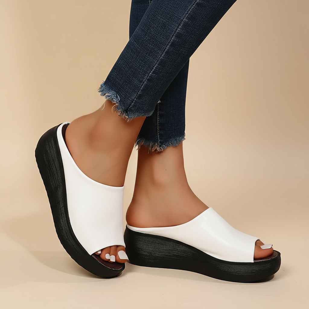 White (Almost sold out) / 12 (43EU)